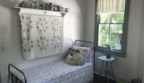 Habitación (McRoberts Room)