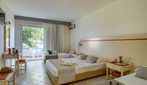 Habitación cuádruple, vistas al jardín