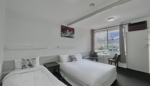Habitación estándar (Motel for 3 - Queen and Single)