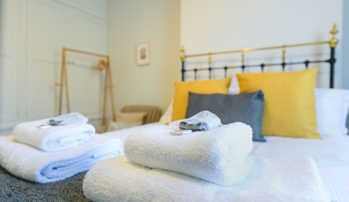 Habitación doble, baño privado (DOVEDALE)