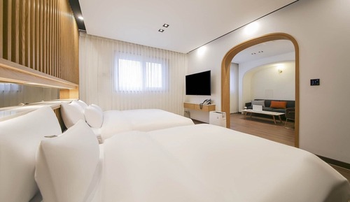 Habitación familiar con 2 camas individuales