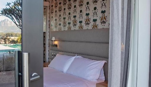 Habitación Confort, 1 cama de matrimonio grande, patio, vistas a la montaña (3)