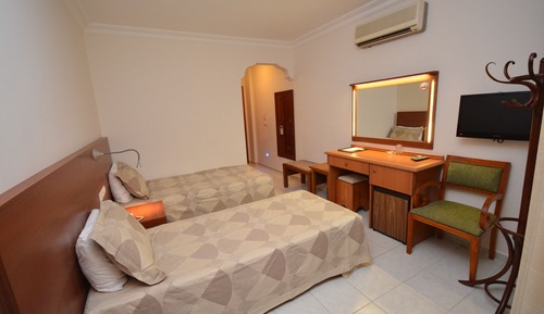 Habitación estándar con 1 cama doble o 2 individuales