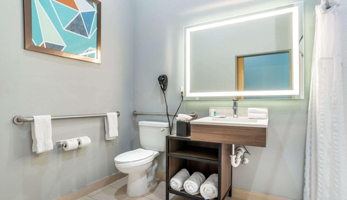 Habitación, 2 camas de matrimonio, no fumadores (Accessible Tub Visual Fire Alarm)