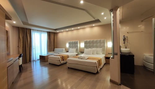 Habitación triple, vistas al mar