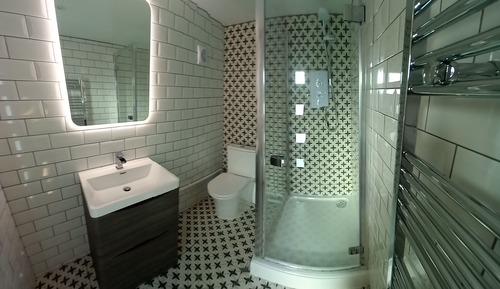 Chalet Deluxe, baño privado, vistas al patio (Scrummy Cabin)
