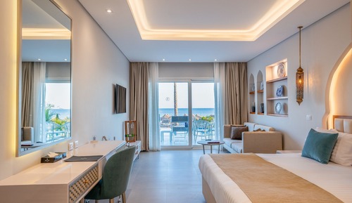 Junior Swim-Up Suite Sea View