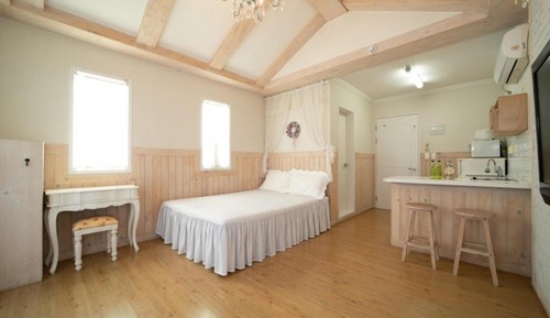 Room (B Building 202 (Bed Room))