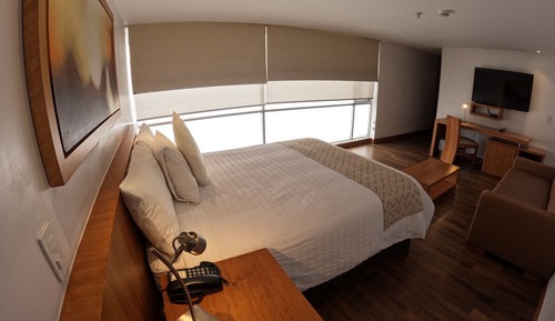 Habitación superior, 1 cama de matrimonio grande, vistas a la ciudad