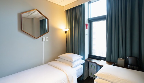 Petite Twin Room (Breakfast Included)