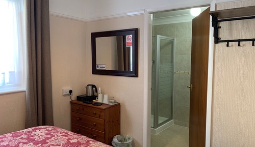 Habitación doble (Room 6)