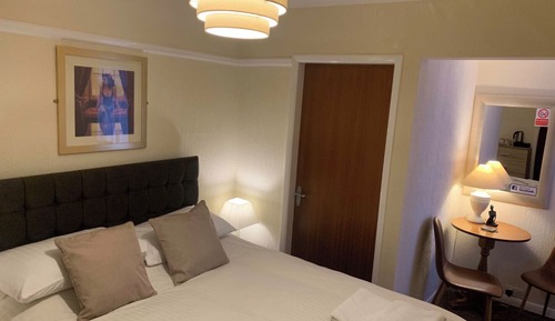 Habitación doble (Room 7)