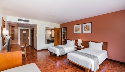 Suite ejecutiva, vistas a la piscina