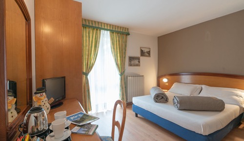 Habitación estándar con 1 cama doble o 2 individuales
