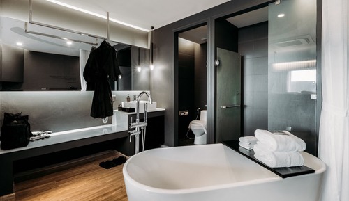 Ozone Hall with Bathtub