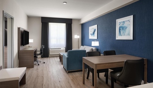 Suite, 1 cama de matrimonio grande, no fumadores, frigorífico y microondas (with Sofabed)
