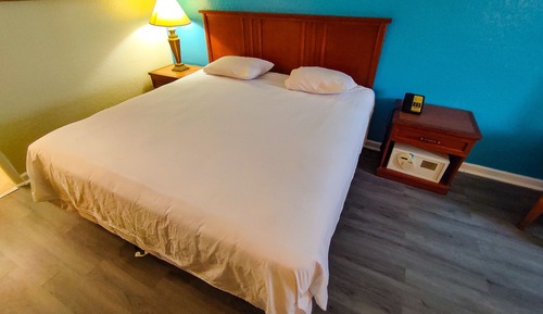 Habitación tradicional, 1 cama de matrimonio grande, fumadores, frigorífico y microondas