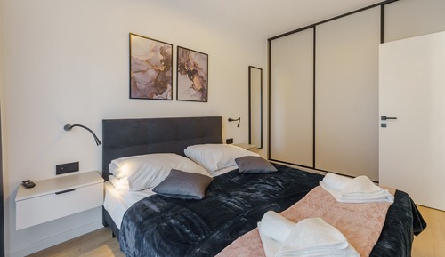 Deluxe Apartment