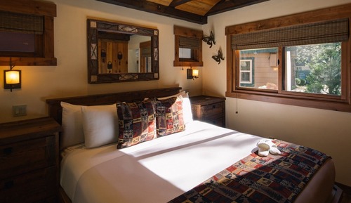 Cabaña de lujo, baño privado, vistas al jardín (Anniversary Suite #15)