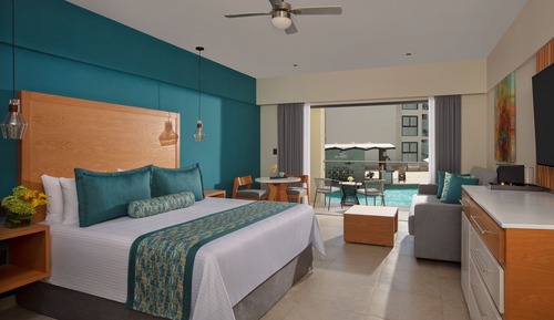Suite junior, 1 cama de matrimonio grande, vistas a la piscina (Preferred Club - Swim Out)
