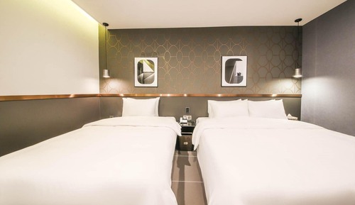 Habitación Deluxe con 2 camas individuales (Check In: Fri/Sat 8PM, Weekday 6PM)