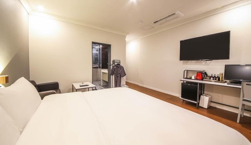 Habitación estándar doble (Check In: Fri/Sat 8PM, Weekday 6PM)