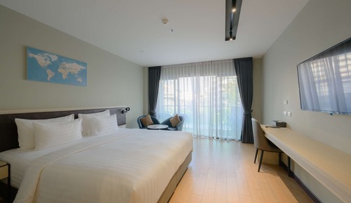Habitación Premium, bañera, vistas a la piscina