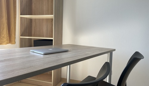 Estudio Business (French Bed 1,40 m x 2 m)