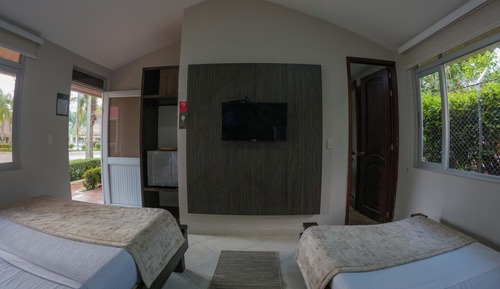 Habitación básica con 1 cama doble o 2 individuales