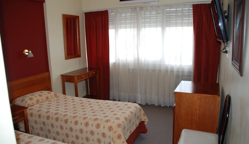 Habitación básica con 1 cama doble o 2 individuales