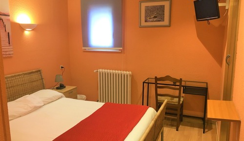 Habitación económica doble, no fumadores, vistas a la montaña