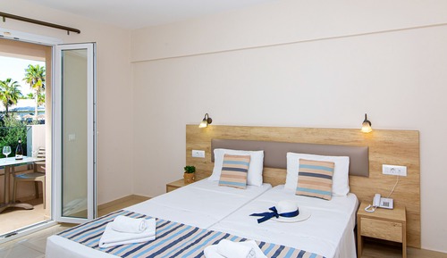 Superior One Bedroom Quadruple Apartment