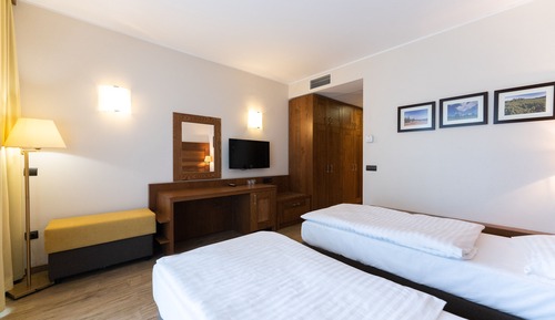 Habitación Confort con 1 cama doble o 2 individuales, balcón