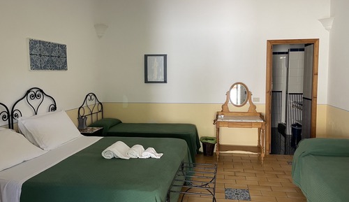 Habitación cuádruple estándar, vistas al jardín