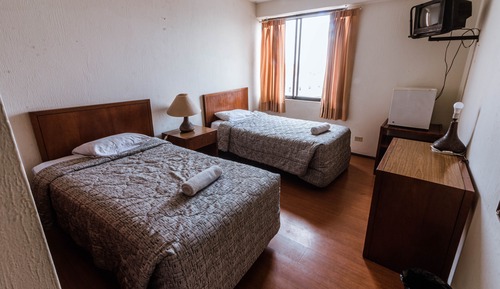 Habitación básica con 1 cama doble o 2 individuales