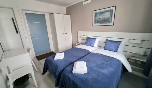 Habitación estándar con 1 cama doble o 2 individuales, 2 camas individuales, no fumadores