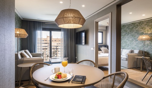 Apartamento de lujo, 2 habitaciones, balcón, vistas al parque