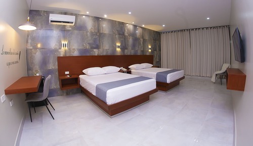 Habitación Confort doble, 2 camas de matrimonio, materiales antialérgicos, vistas a la ciudad
