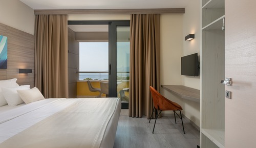 Deluxe Suite with Balcony and Sea View