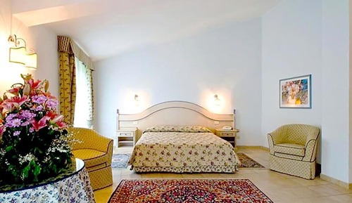 Habitación superior con 1 cama doble o 2 individuales