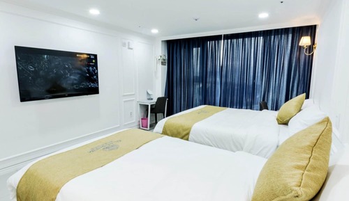 Room (Standard Twin - South-facing Ocean Vi)