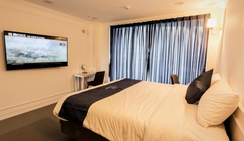 Room (Standard double south-facing ocean vi)