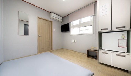 Room (Ondol Room)