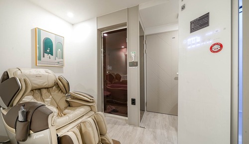Room (Massage Chair (Styler Bathtub OTT Bre)