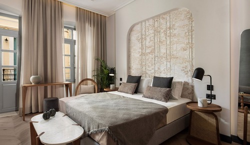 Habitación Deluxe con 1 cama doble o 2 individuales, balcón, vistas a la ciudad