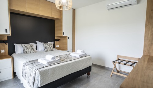 Apartamento superior, 1 habitación, cocina, planta baja