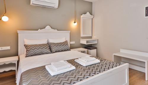 Habitación básica doble, 1 cama de matrimonio grande, vistas a la montaña