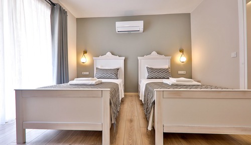 Habitación estándar con 2 camas individuales, vistas a la montaña