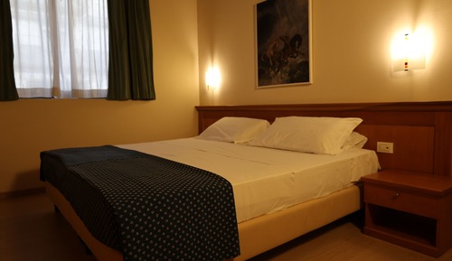 Habitación estándar con 1 cama doble o 2 individuales