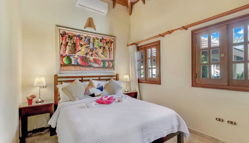 Villa, 4 habitaciones, piscina privada, en la zona del patio